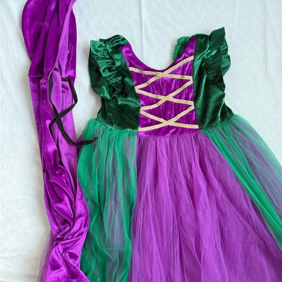 Hocus Pocus Winnie Green and Purple Kids Costume With Cape - Picture 5 of 6